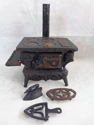 ANTIQUE CRESCENT CAST IRON WOOD STOVE MINIATURE GOOSE SWAN SAD IRON ...